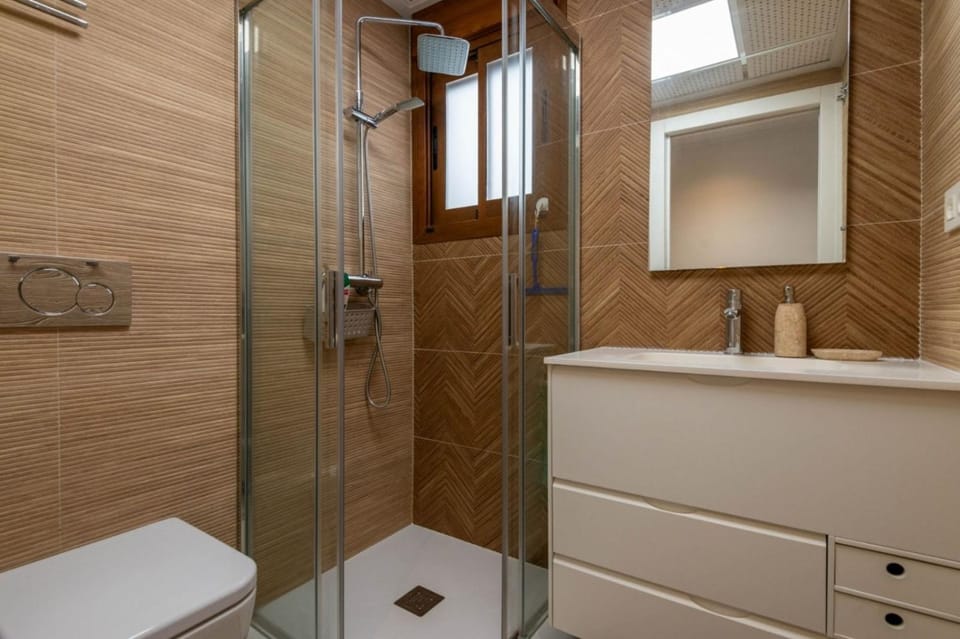Shower, Toilet, Bathroom, hair dryier