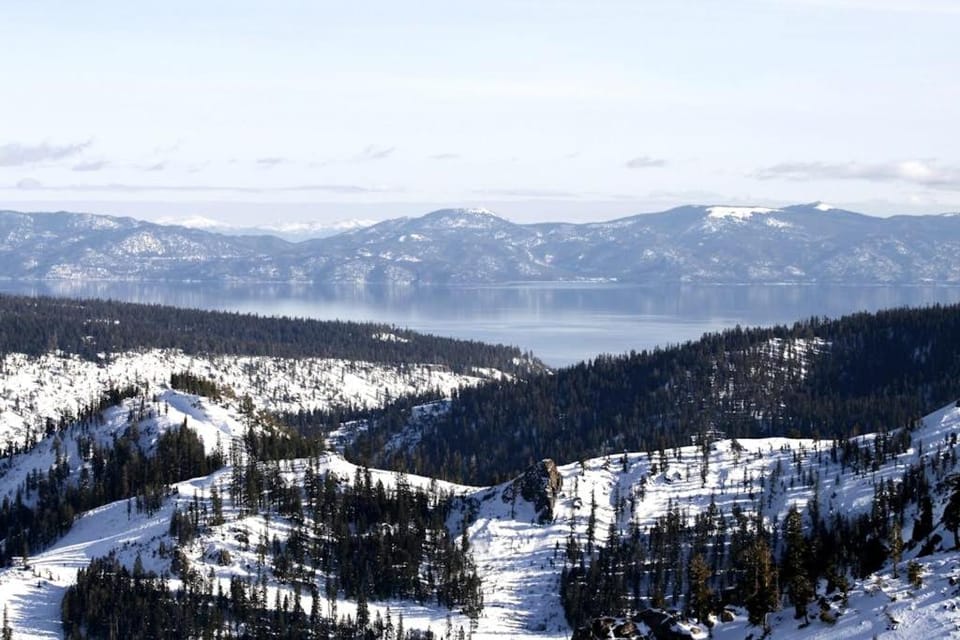 Resort at Squaw Creek remodeled corner unit with amazing views ski-in&ski-out House in Palisades Tahoe (Olympic Valley)