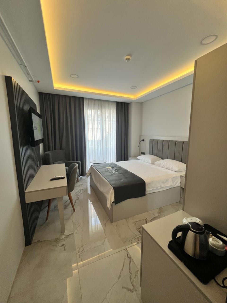 Bed, TV and multimedia, Coffee/tea facilities, Kitchen or kitchenette, Photo of the whole room, Bedroom, minibar