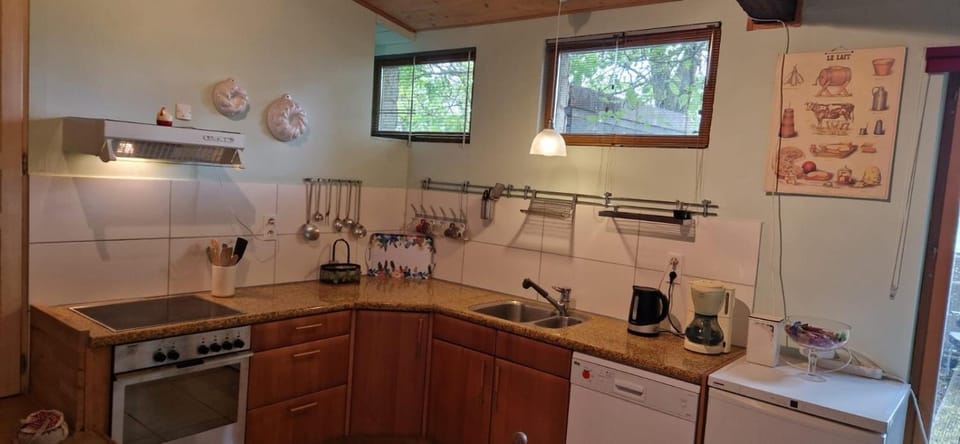 Kitchen or kitchenette, Living room