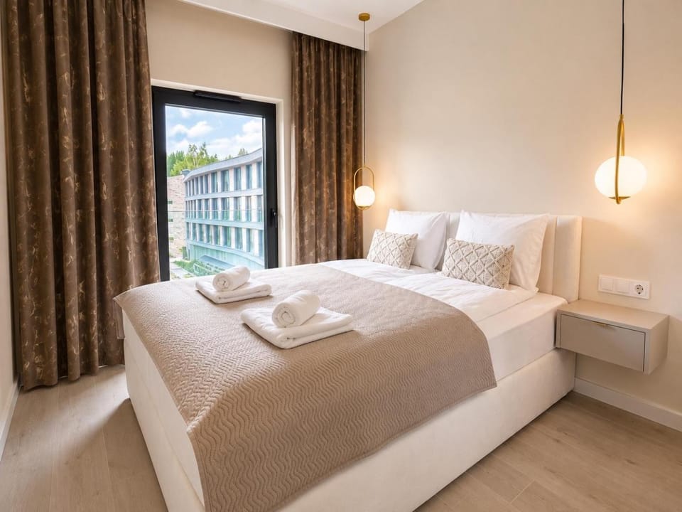 Bed, Photo of the whole room, Bedroom, towels