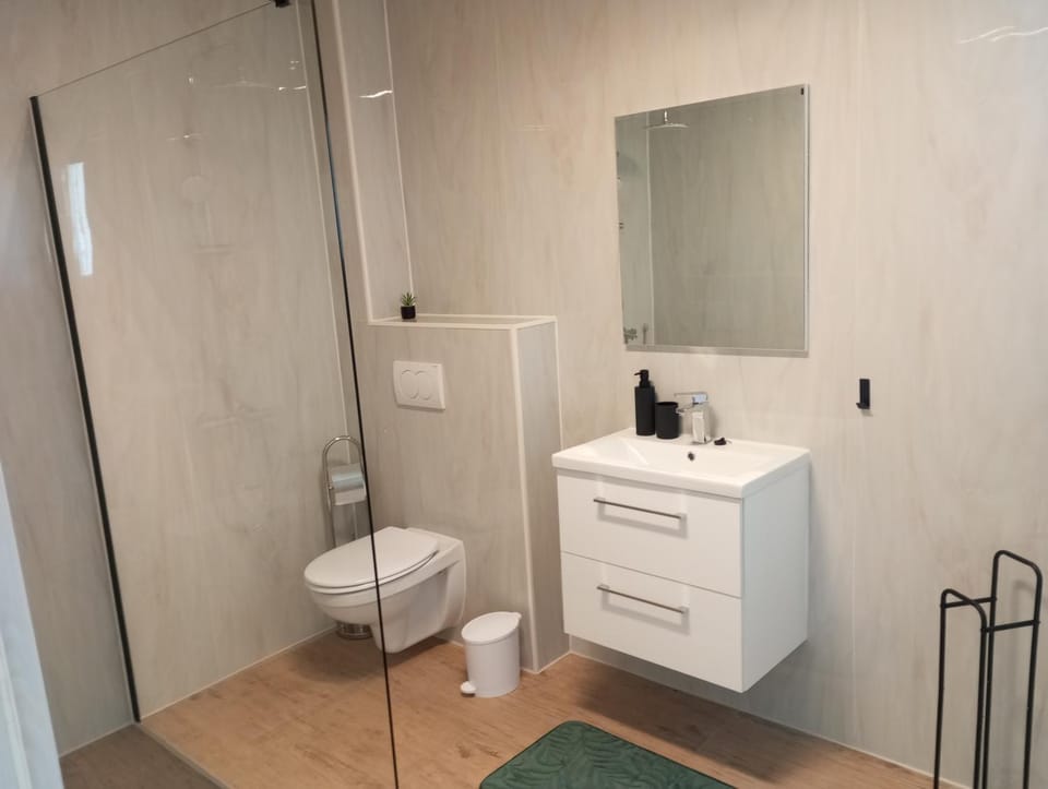 Bathroom, washing machine