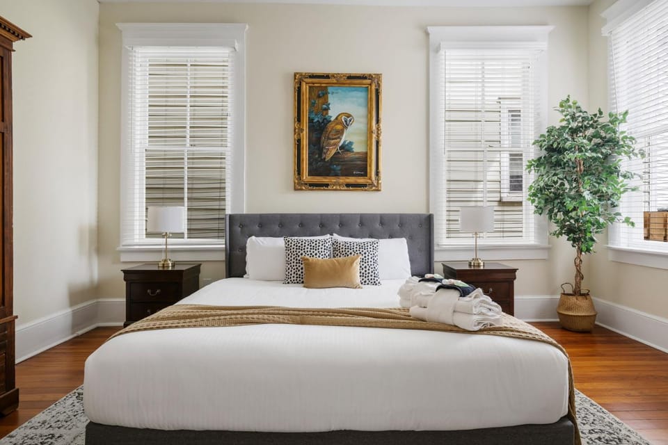 Downtown Historic Home Close to Neighborhood Shops House in Charleston
