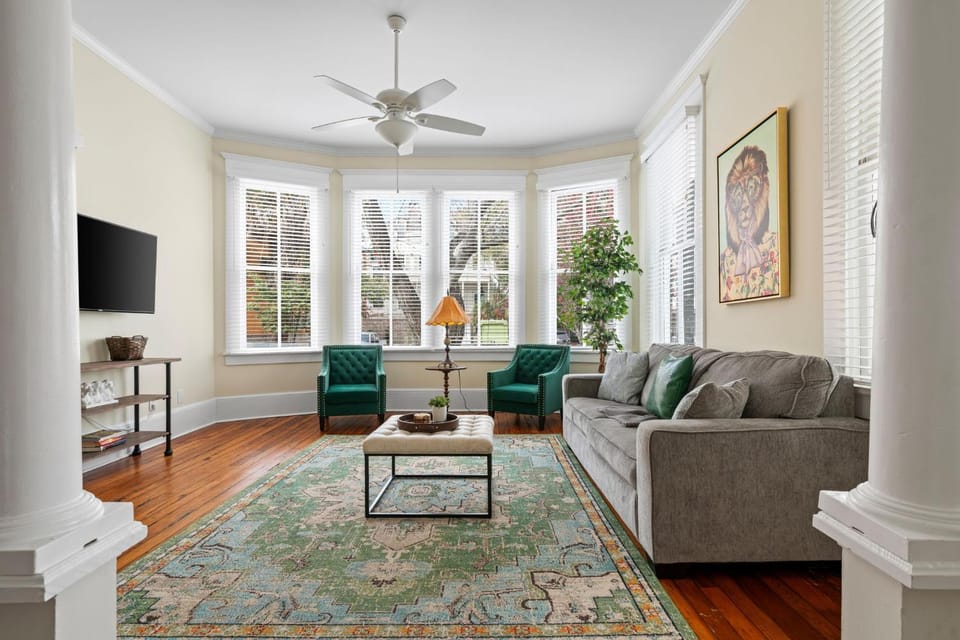 Downtown Historic Home Close to Neighborhood Shops House in Charleston