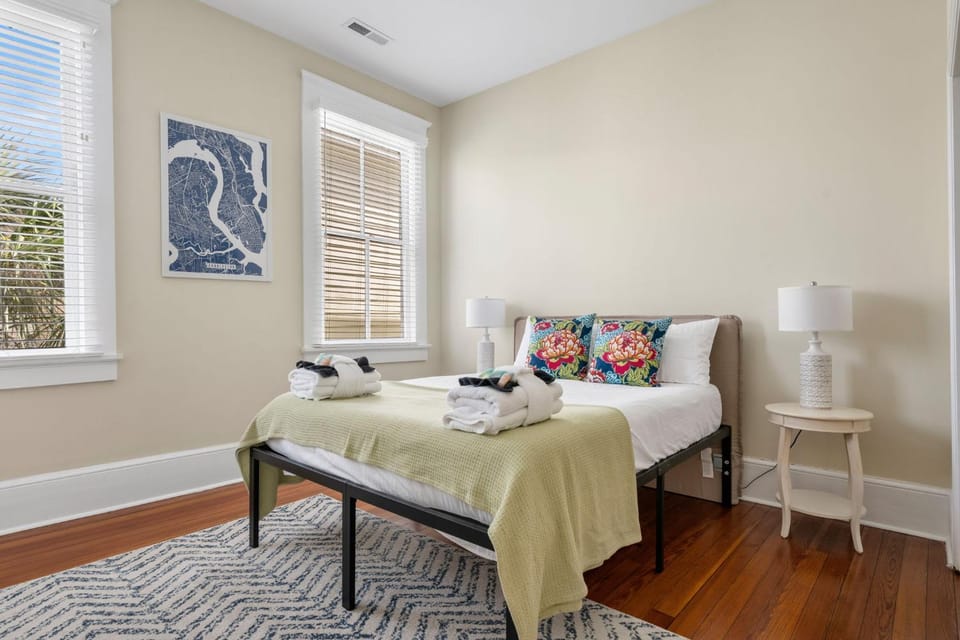 Downtown Family-Friendly Home By Restaurants Apartment in Charleston