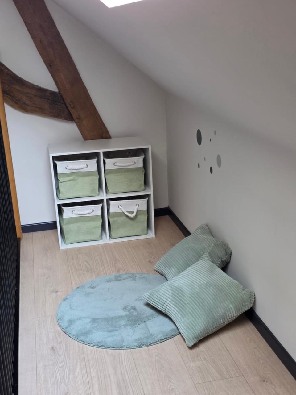L oasis de Détente - le Cocon - gîte 4 personnes avec 1h d accès à la piscine privée et terrasse aménagée par nuit réservée - climatisation - à 2km de Pairi Daiza Apartment in Hauts-de-France