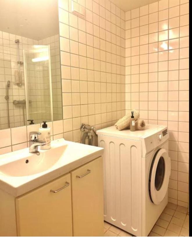 Mini room in Centrap Apartment 2 min from Central station Bed and Breakfast in Oslo