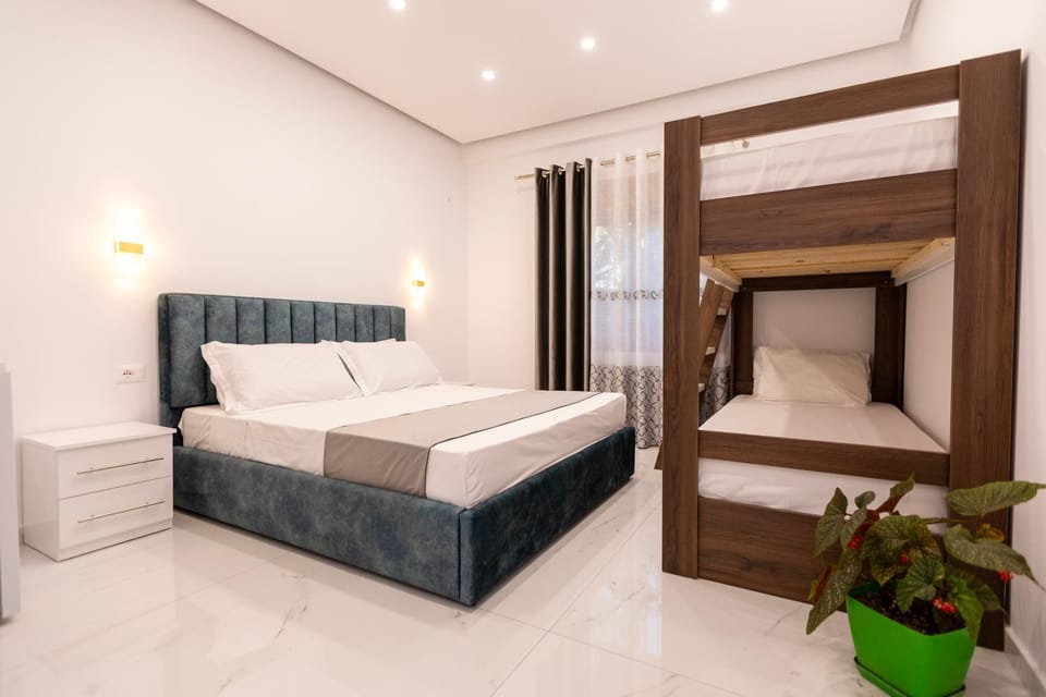Sunrise Hotel Vila Bed and Breakfast in Vlorë