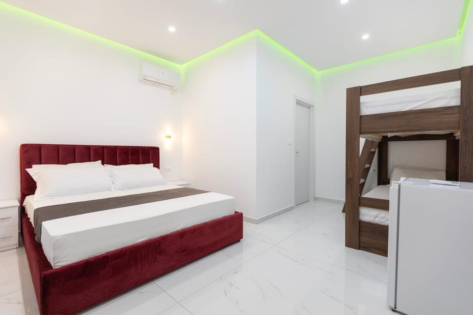 Sunrise Hotel Vila Bed and Breakfast in Vlorë