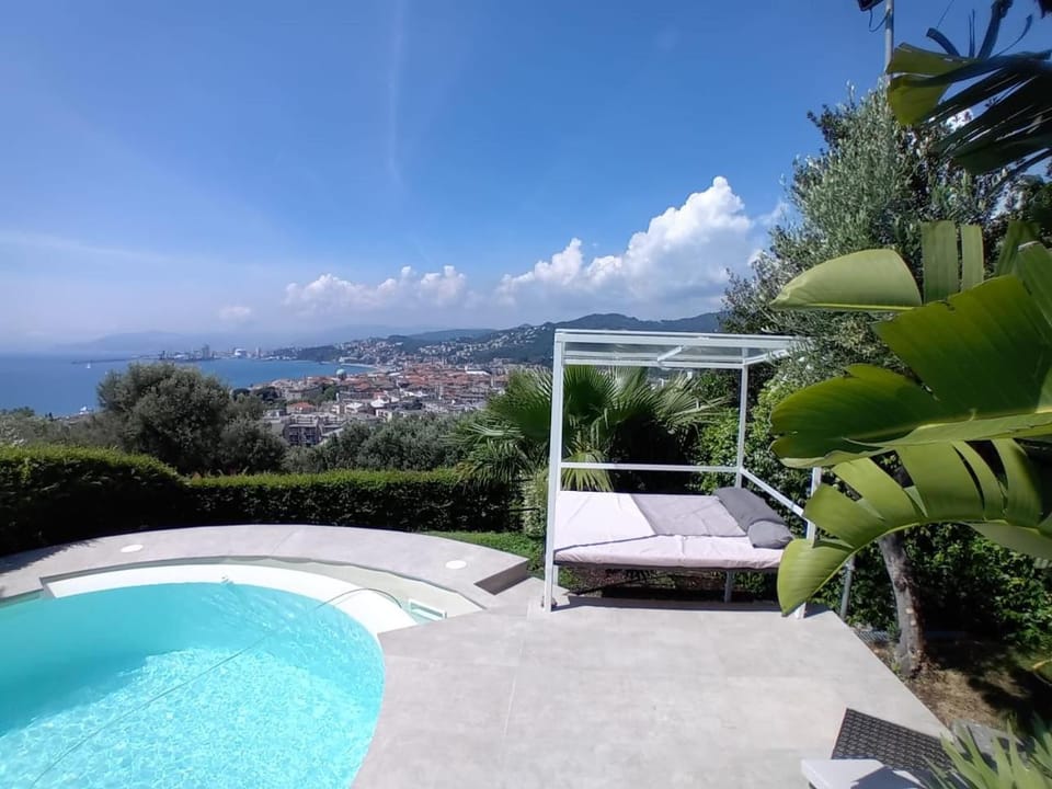 Balcony/Terrace, Swimming pool