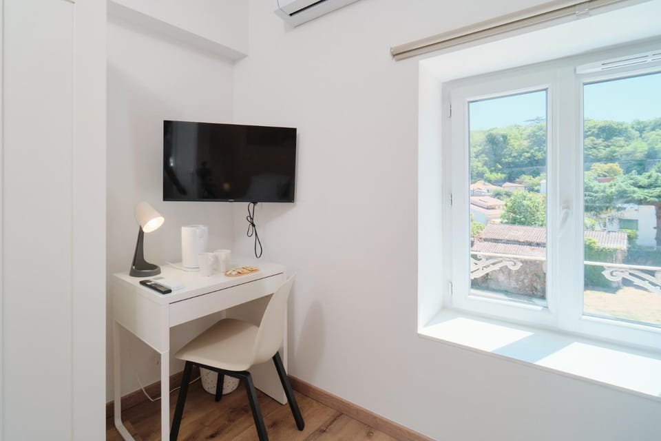 TV and multimedia, air conditioner