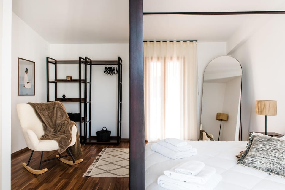 Photo of the whole room, Bedroom