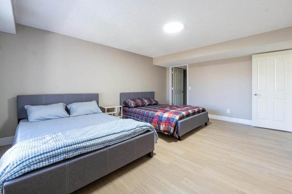 CozyNights & BeautifulMornings in Charming 5BRHome House in Airdrie