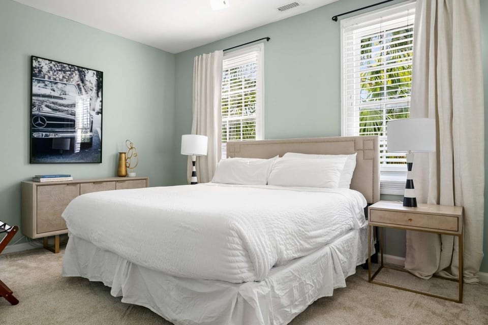 Charming Second Floor Condo 6 Blocks To King House in Charleston