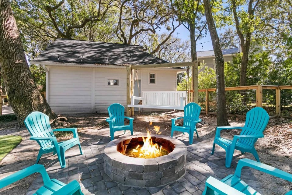 Luxury Isle of Palms Home Steps to Beach with Pool Villa in Isle of Palms