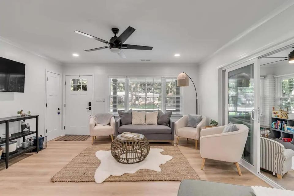 Luxury Isle of Palms Home Steps to Beach with Pool Villa in Isle of Palms