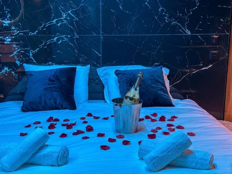 L'Eclipse - Love Room - Balnéo - Bien Être Apartment in Grenoble