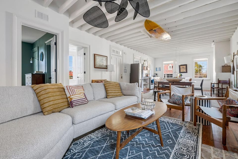Whole House Downtown Sleeps 16 House in Charleston