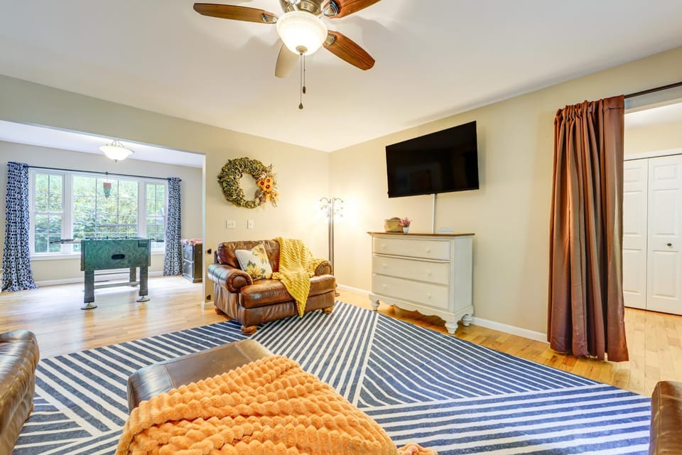 Riverfront Home w/ Mtn Views, Near Blue Ridge Pkwy House in East Fork