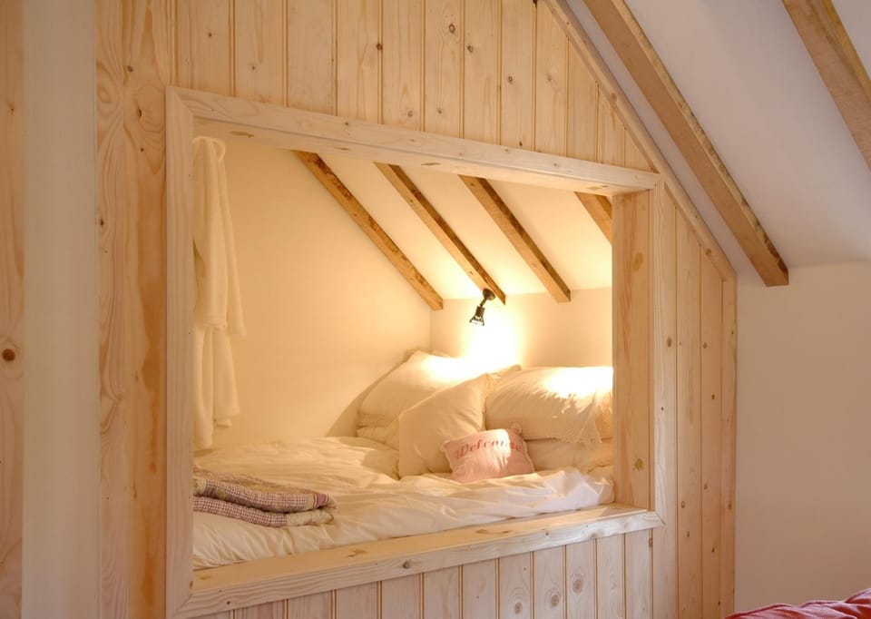 Bed, Living room