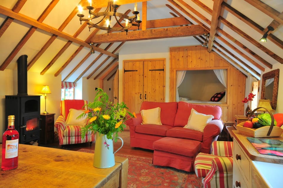 Bed, Living room, Seating area, Dining area, flat iron