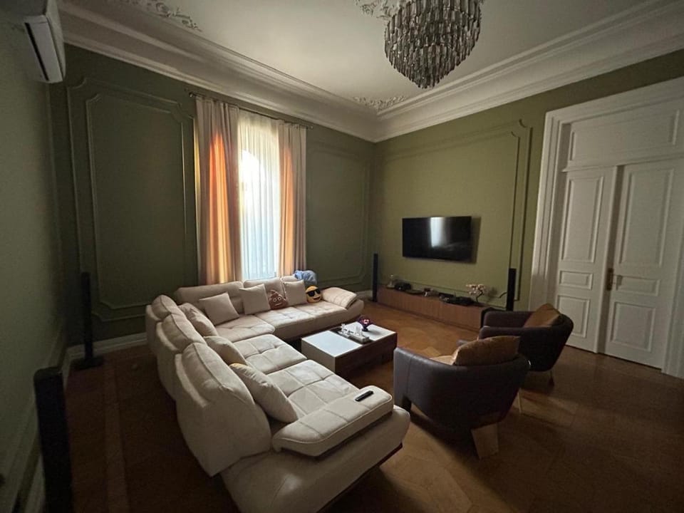 Luxury historical downtown apartment Apartment in Baku