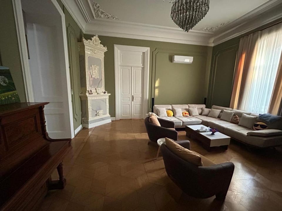 Luxury historical downtown apartment Apartment in Baku