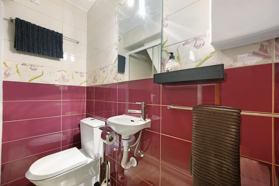 Bathroom, Living room