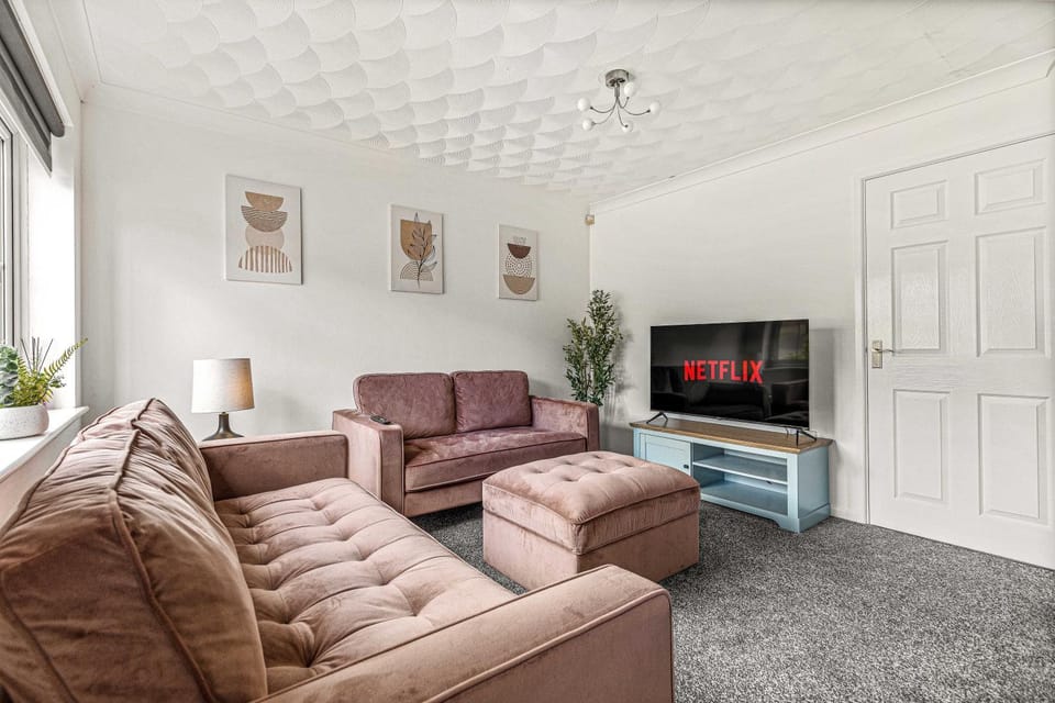 Communal lounge/ TV room, TV and multimedia, Living room