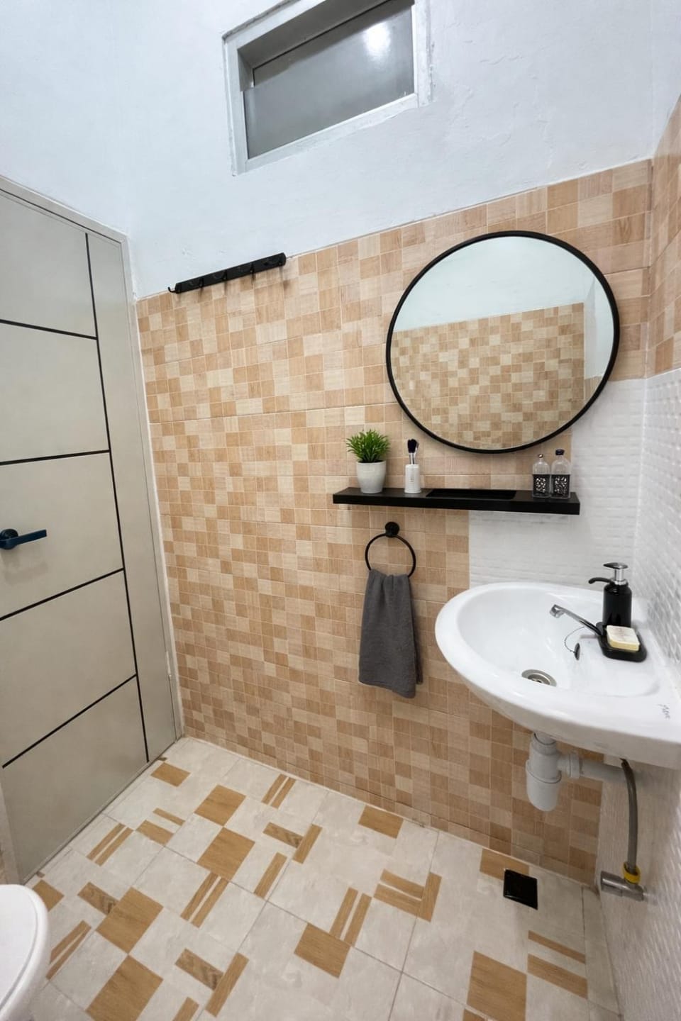 Cozy Stay Near Airport Private Bathroom Bed and Breakfast in Jakarta