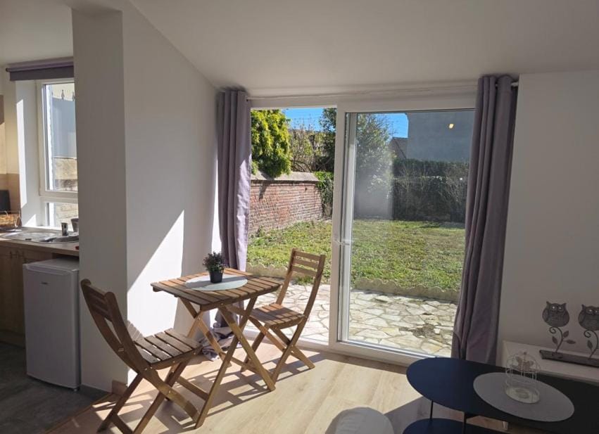 T2 cosy avec cour privée Cambrai Apartment in Cambrai
