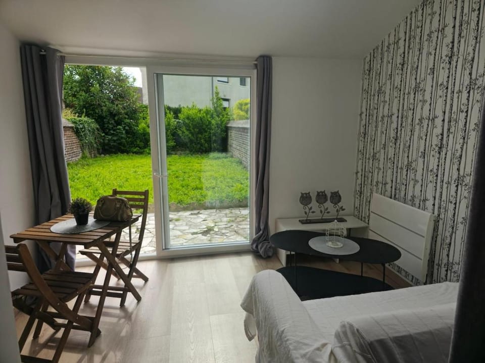 T2 cosy avec cour privée Cambrai Apartment in Cambrai