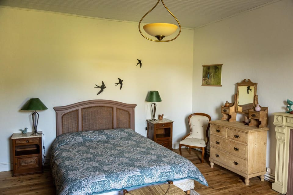 Bed, Photo of the whole room, furniture
