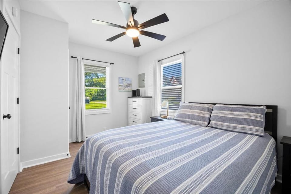 Downtown Wilmington Bungalow Extended Stays House in Wilmington