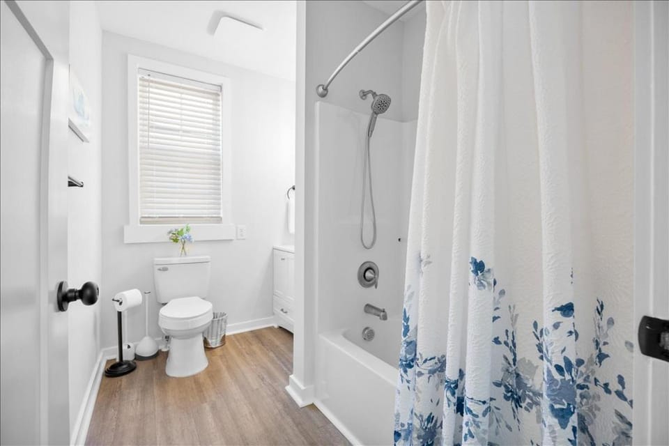 Downtown Wilmington Bungalow Extended Stays House in Wilmington