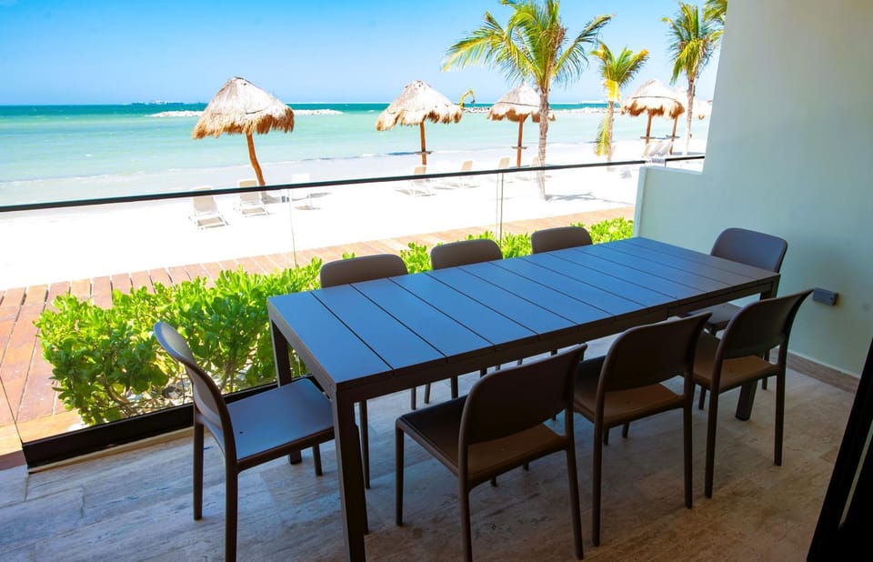 Natural landscape, Balcony/Terrace, Dining area, Beach, Sea view
