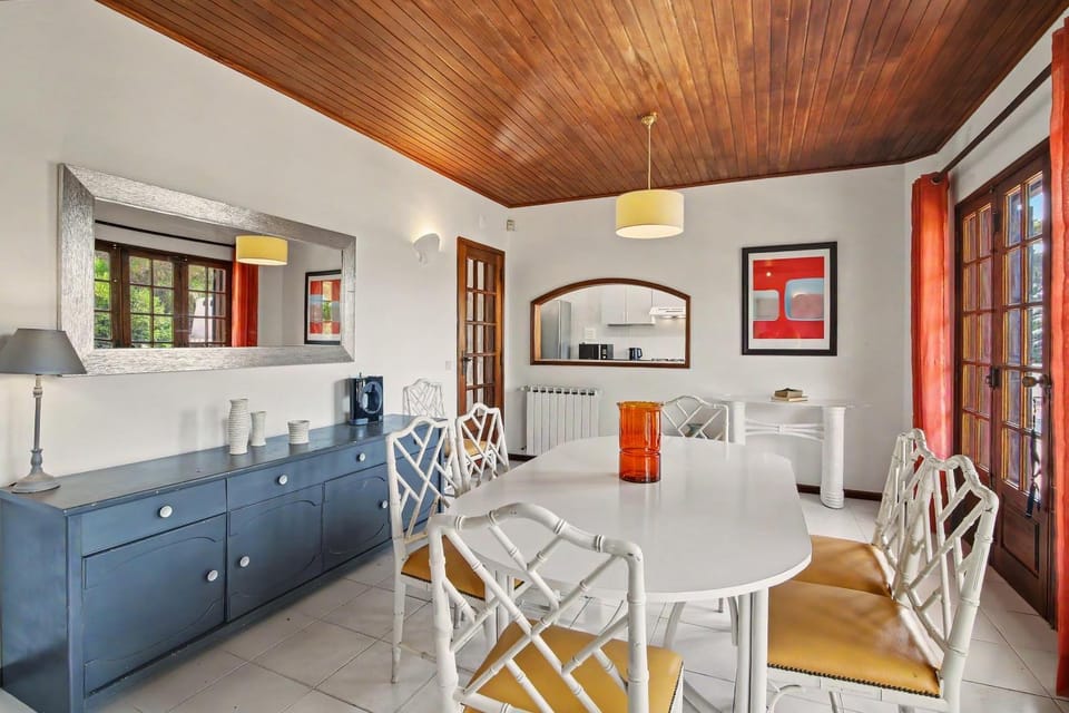 Property building, Kitchen or kitchenette, Living room