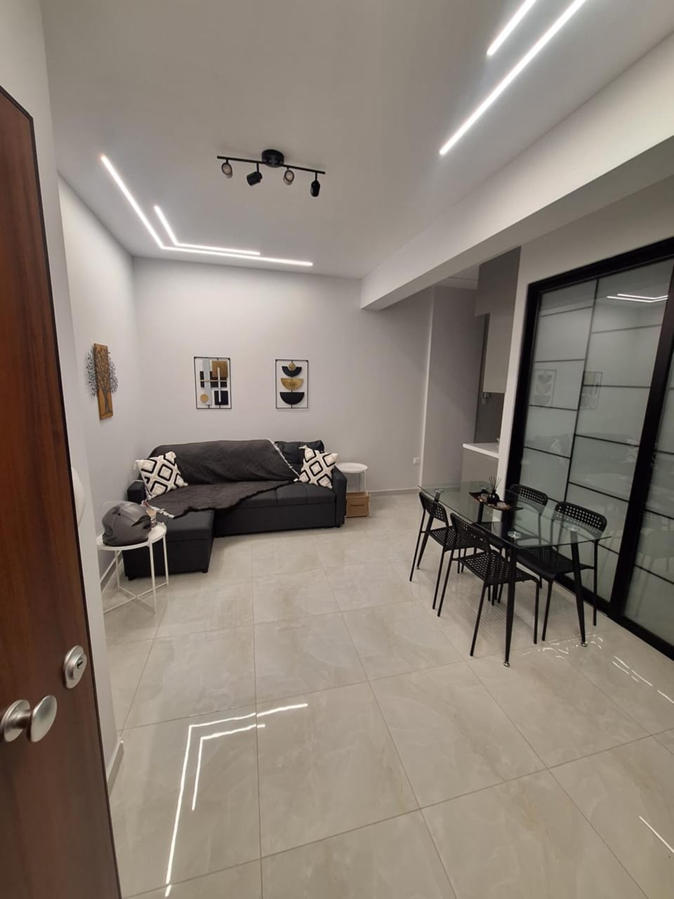 Kitchen or kitchenette, Living room, Seating area