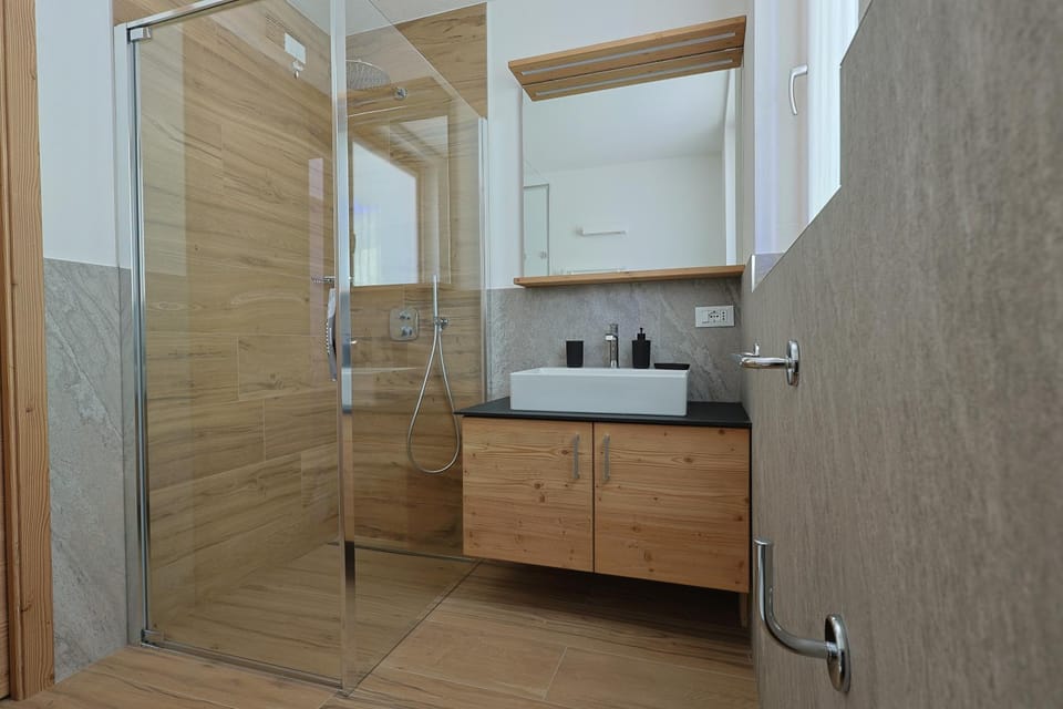 Shower, Bathroom, locker