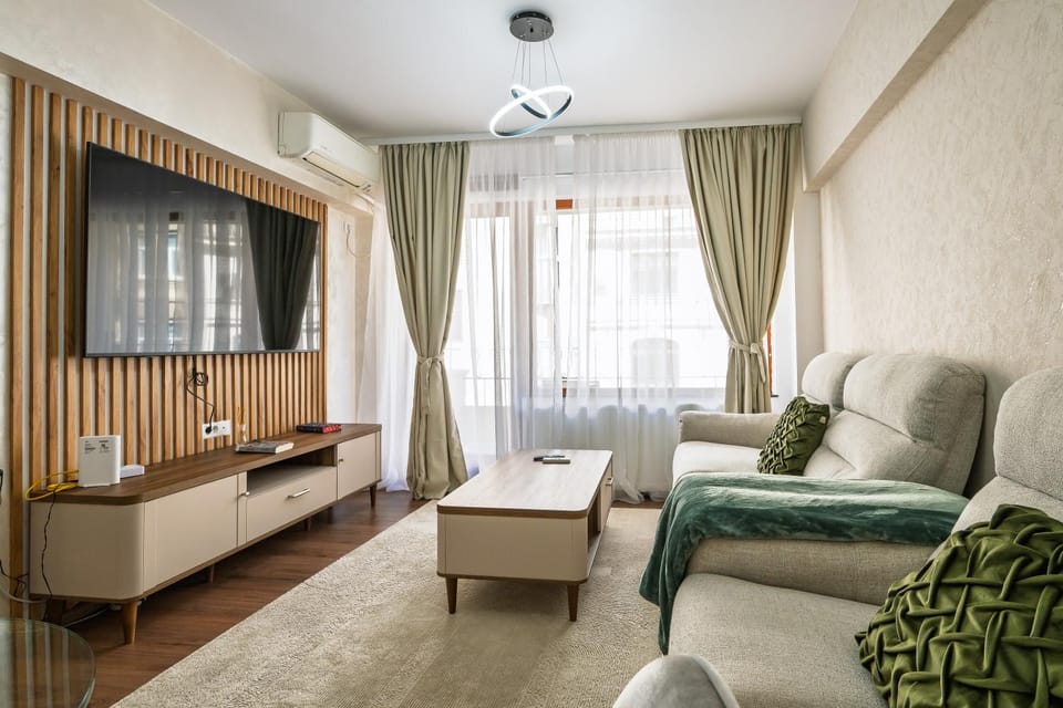 Victoriei 1BR Flat - Spectacular Boulevard Views Apartment in Bucharest