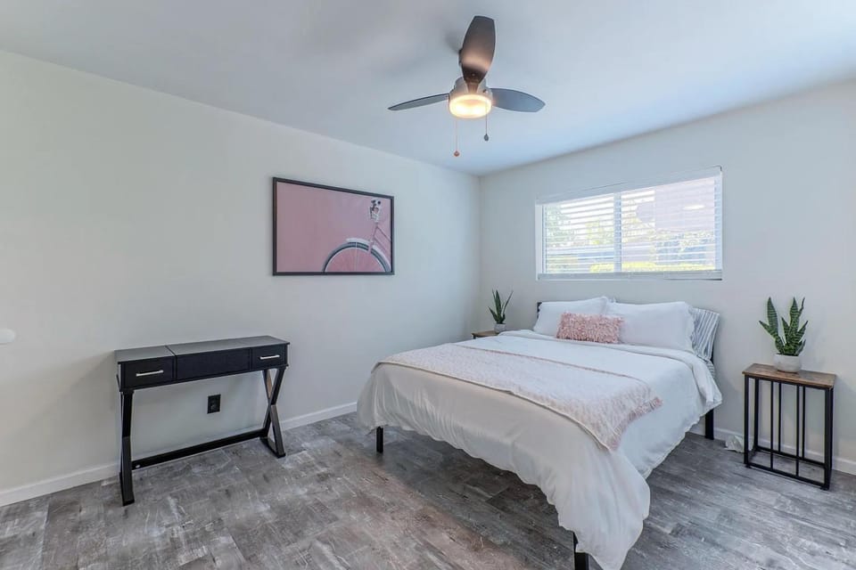 Tempe Downtown Retreat near ASU & Mill Avenue Apartment in Tempe