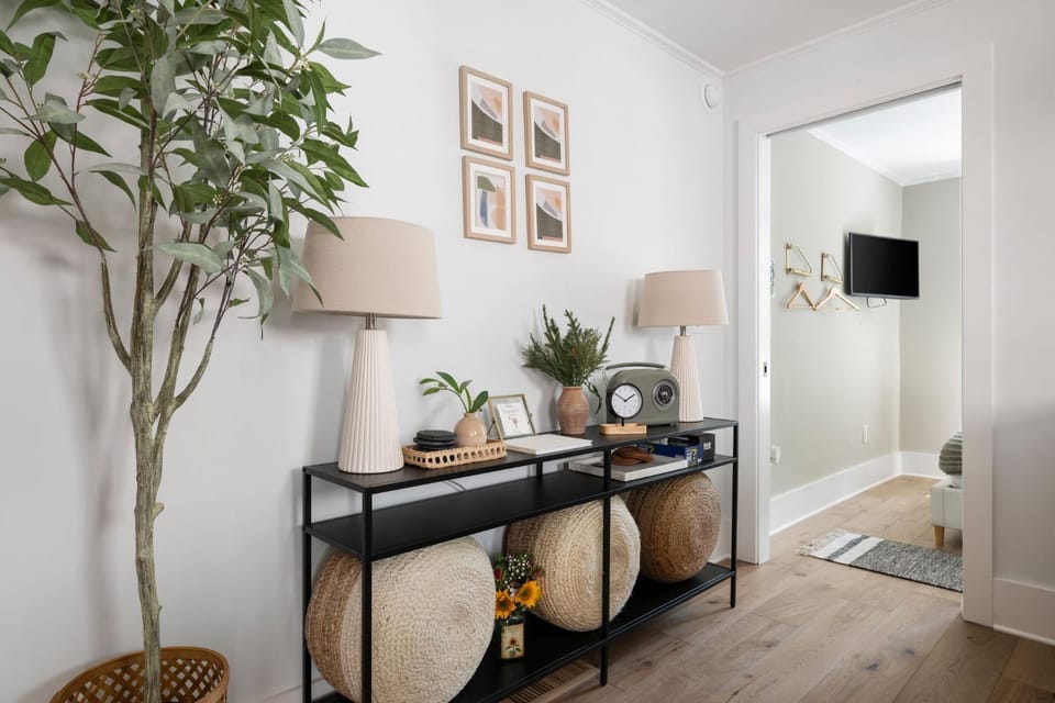 Downtown CHS King Beds Convert to Singles House in Charleston