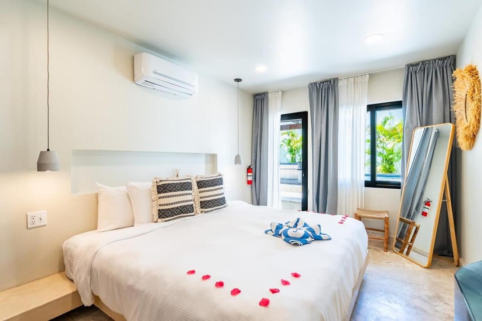Private Villa - Large Pool and Jacuzzi Villa in San Pedro