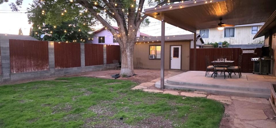 Backyard, Boat Parking, Coffee Bar House in Page