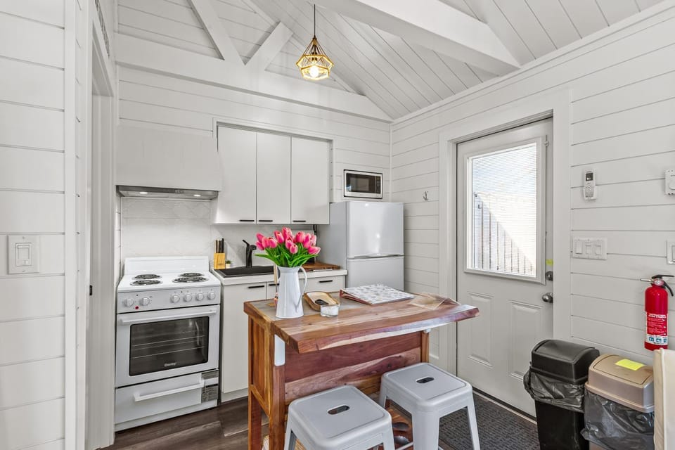 The Vaulted Suite Hot Tub, BBQ Deck, Parking House in Newfoundland and Labrador