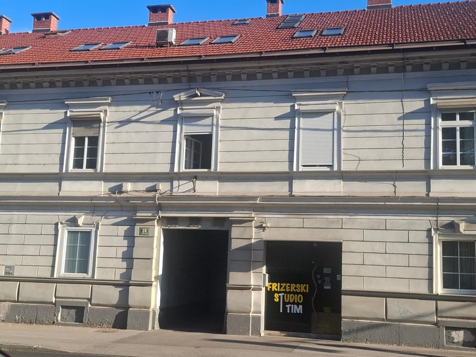 Property building, Facade/entrance, Day