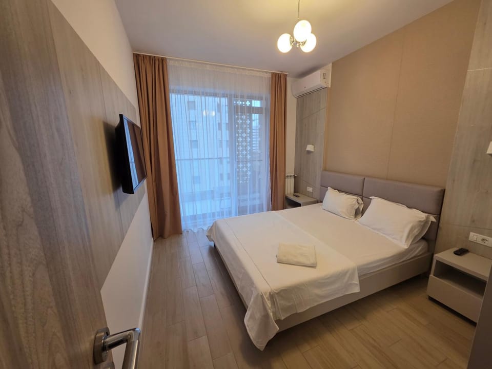 Bedroom, towels