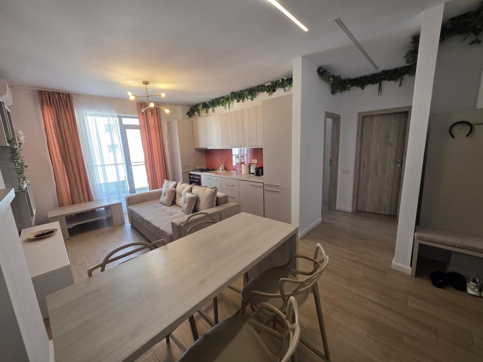 Seating area, Dining area, kitchen, air conditioner