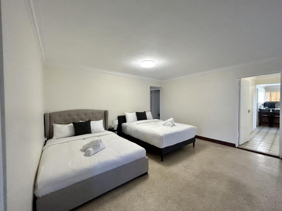 Great Value Stay in Robertson 5 mins to Shops House in Brisbane