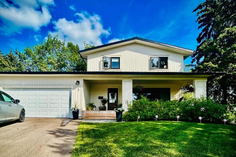 Gather Inn House in Sylvan Lake
